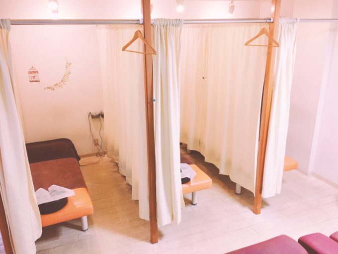 神戸市垂水区まっち整体整骨院　施術用ベッド